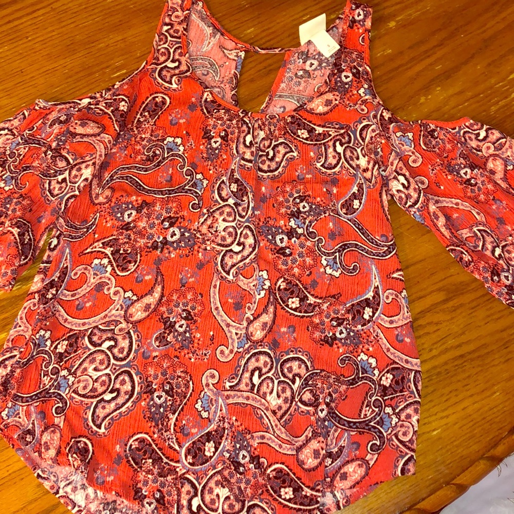 ☀️3/$12 Brick Red Paisley Cold Shoulder Top